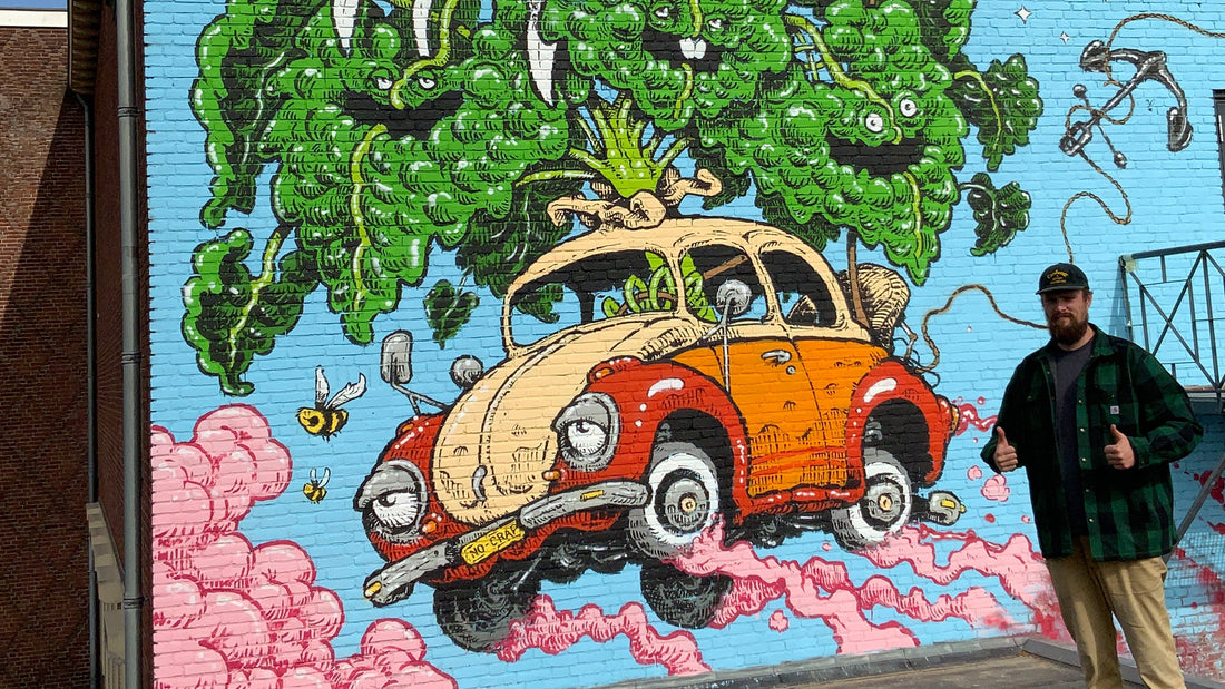 (Mural) The Beetle Flower